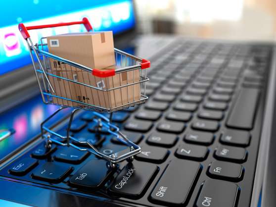 Если покупатель оплачивает товар через Интернет и получает его в обычном магазине, то ЕНВД можно применять